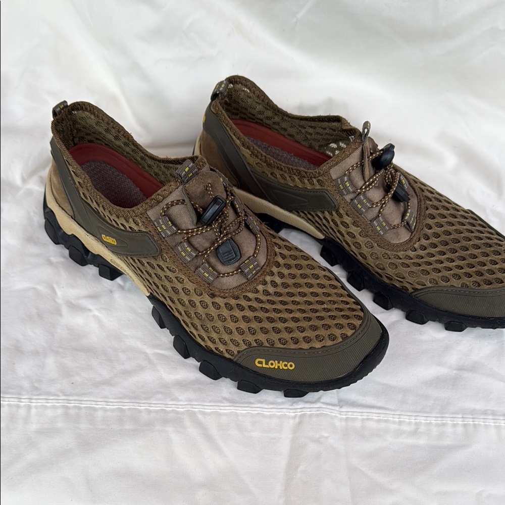 Brown and Tan Athletic Shoes with Quick-Lace System and Reinforced Toe